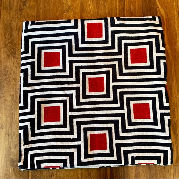 Set of 2 Black & Red geometric cushion covers. - Picture 2 of 6
